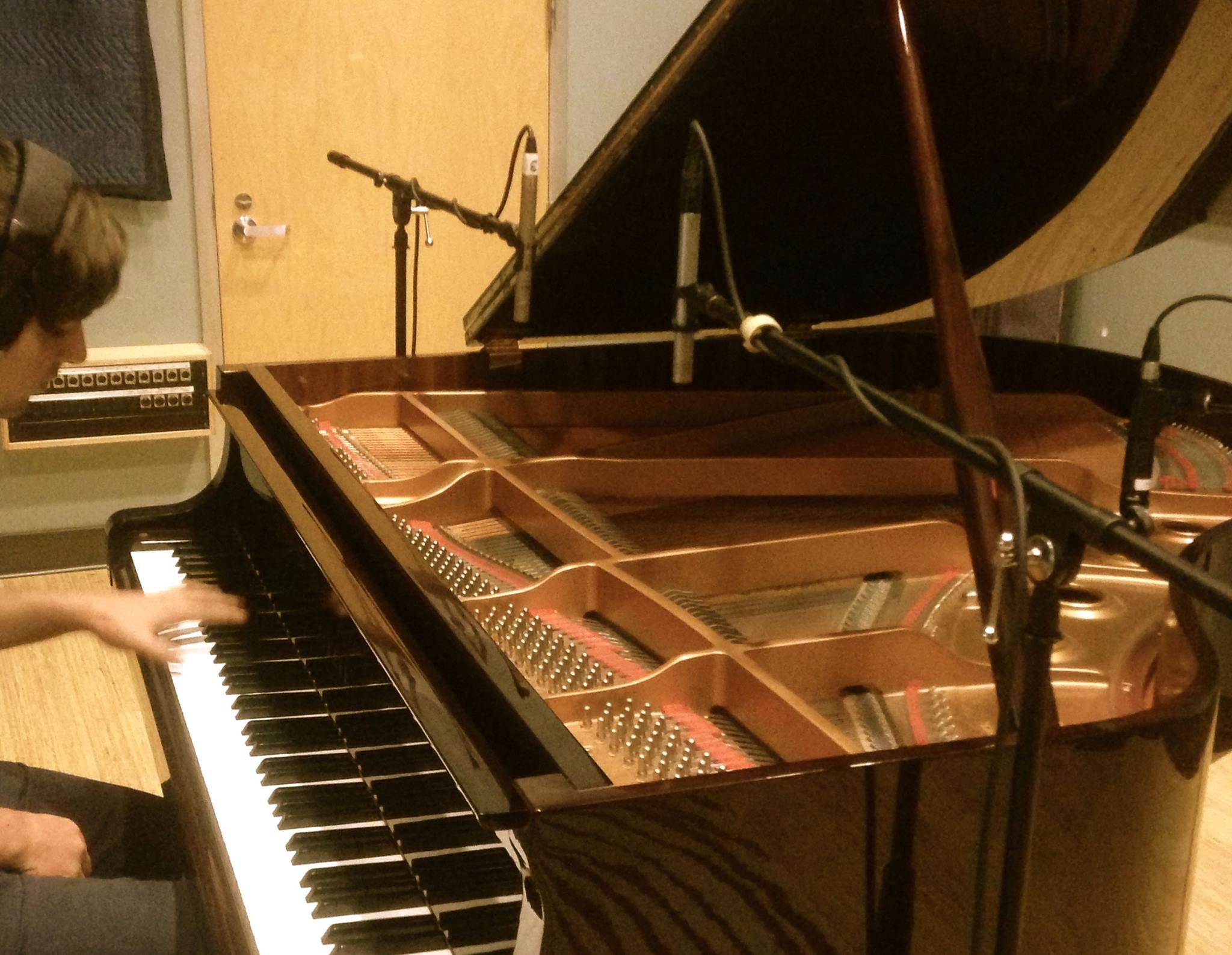 Piano keyboard on stage prepared for a live performance in a low lit venue